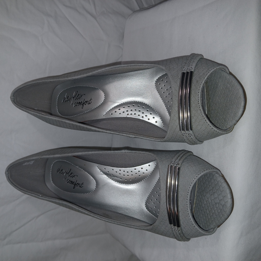 Sleek Silver Gray Heels with Reflective Finish